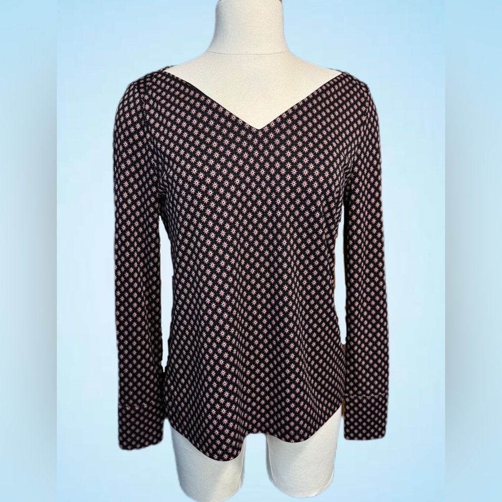 Black white and pink floral pattern long sleeve V-neck top